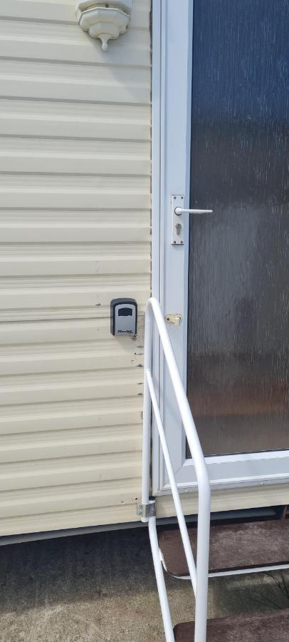 3 Bedroom Caravan, Sleeps 8 Lyons Lido Beach Prestatyn Eksteriør billede