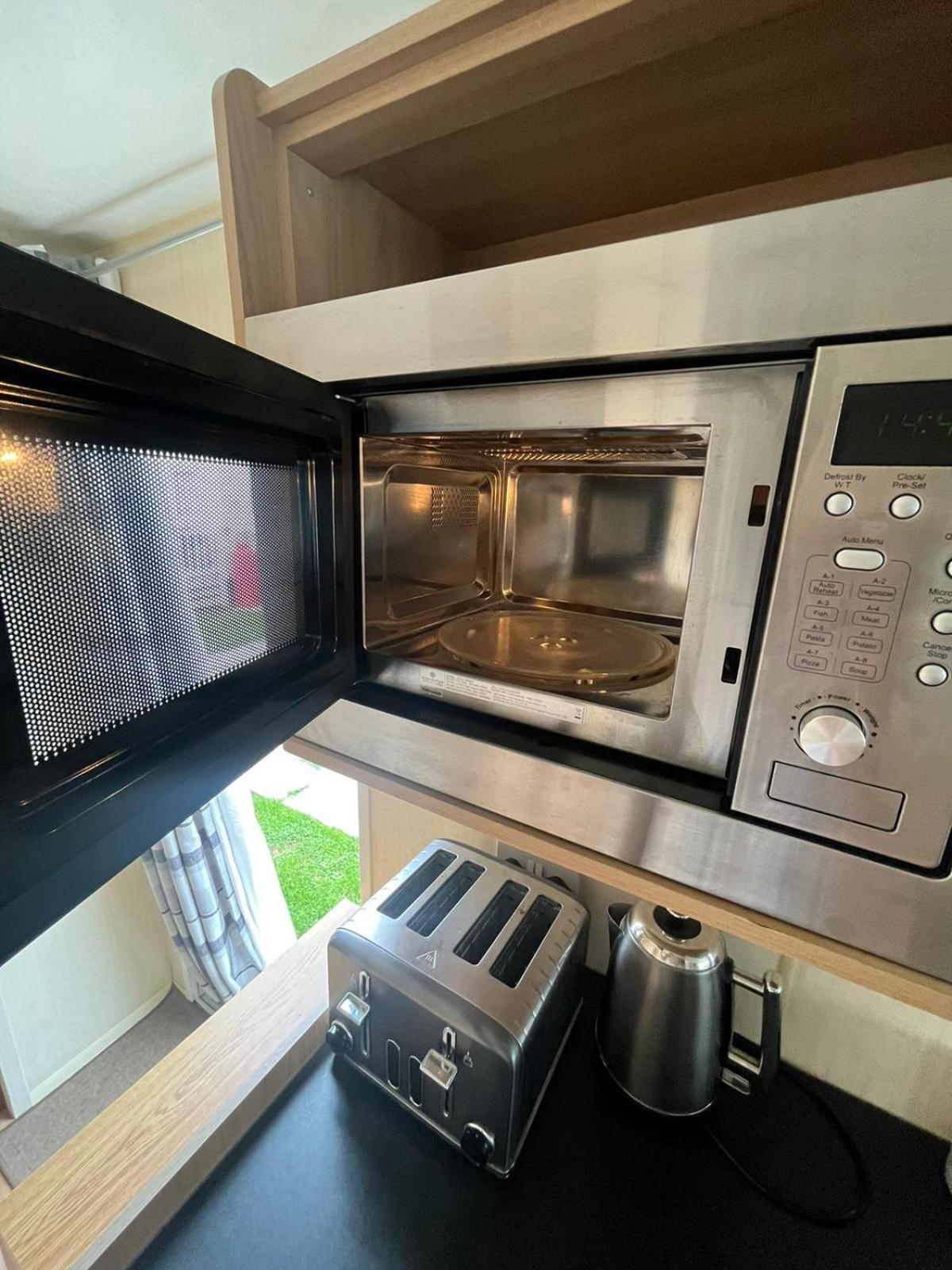 3 Bedroom Caravan, Sleeps 8 Lyons Lido Beach Prestatyn Eksteriør billede