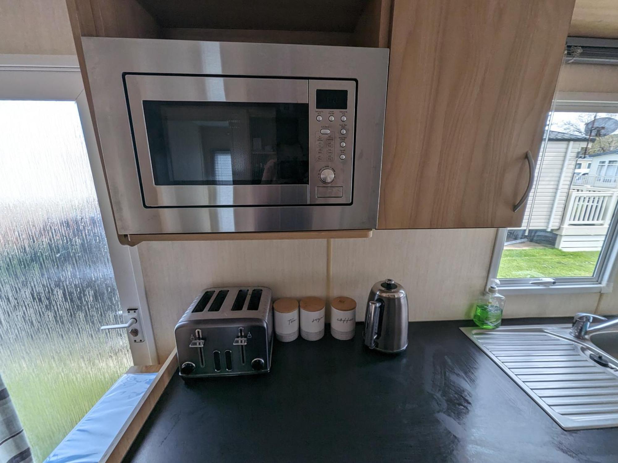 3 Bedroom Caravan, Sleeps 8 Lyons Lido Beach Prestatyn Eksteriør billede