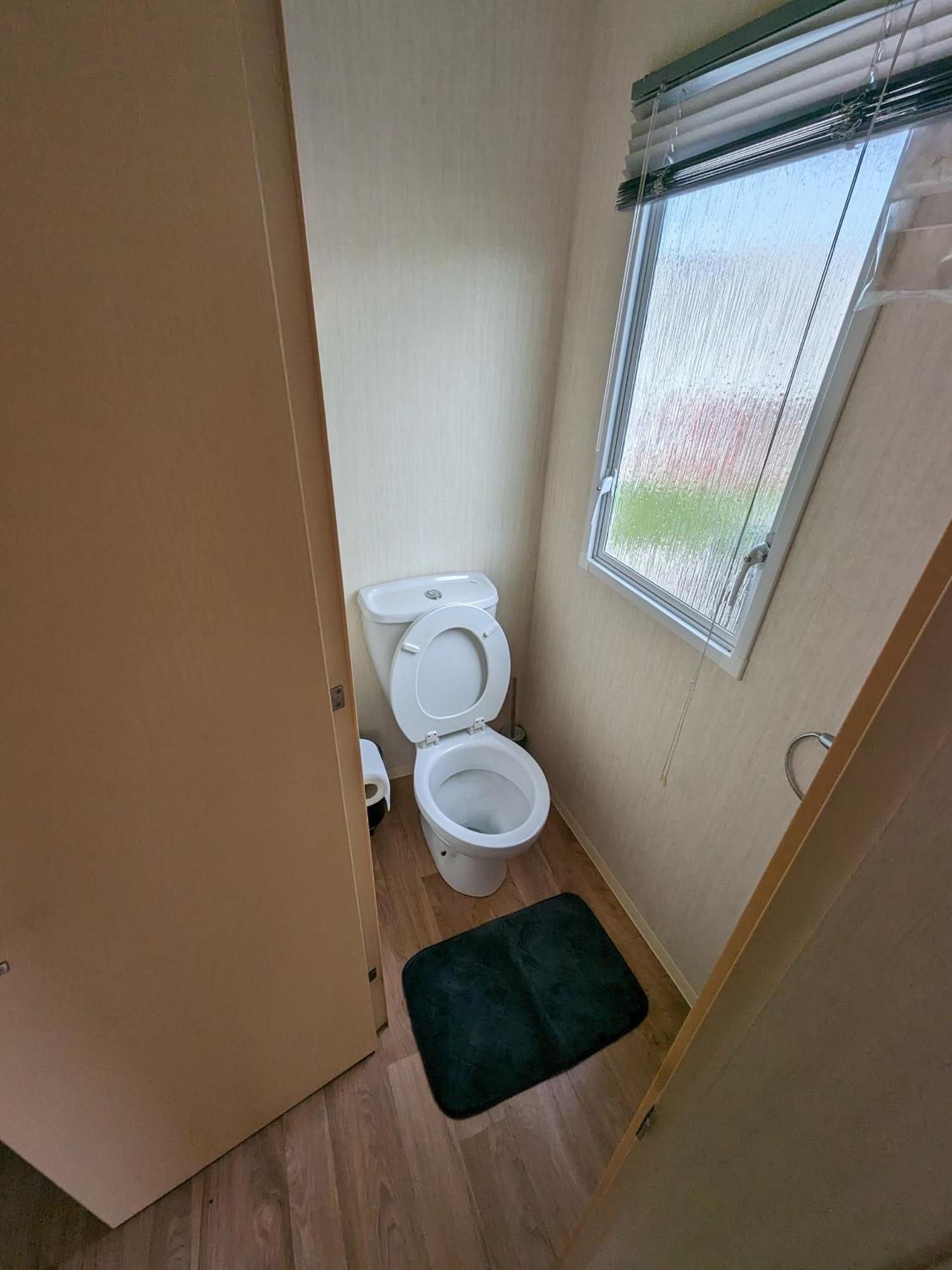 3 Bedroom Caravan, Sleeps 8 Lyons Lido Beach Prestatyn Eksteriør billede